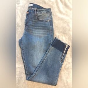 Kenzie skinny jeans with zippered ankle size 8